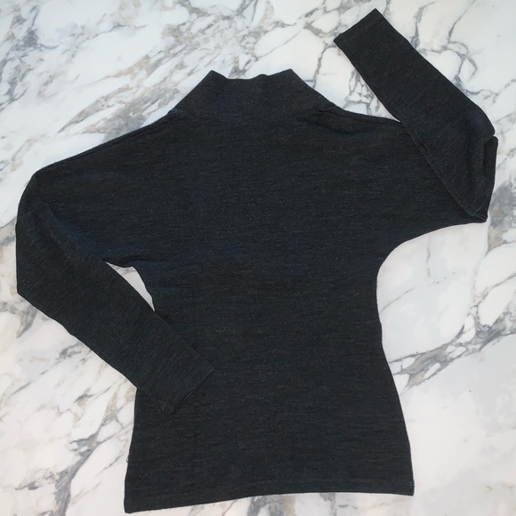 Italian-made grey V neck wool sweater - Picture 4 of 12
